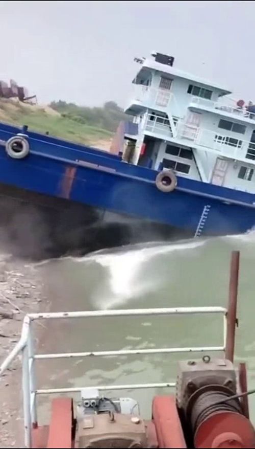 第一次見船下水,這架勢我都愣了,真是貧窮限制了想象